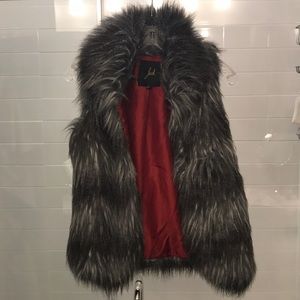 Jack boutique faux fur vest inside 100% polyester